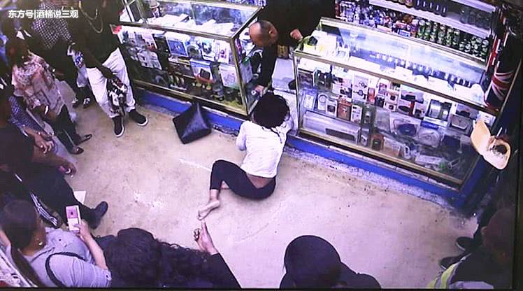女孩在公交車上遭陌生人潑硫酸 沖進(jìn)士多店猛灌6瓶水