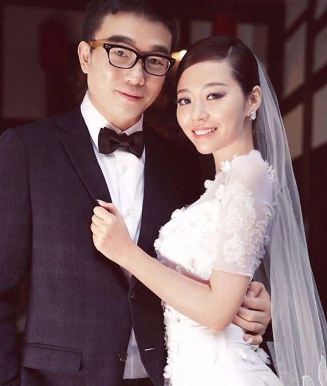 張靚穎新戀情疑曝光與新男友親密牽手外出 張靚穎清空馮軻相關(guān)微博