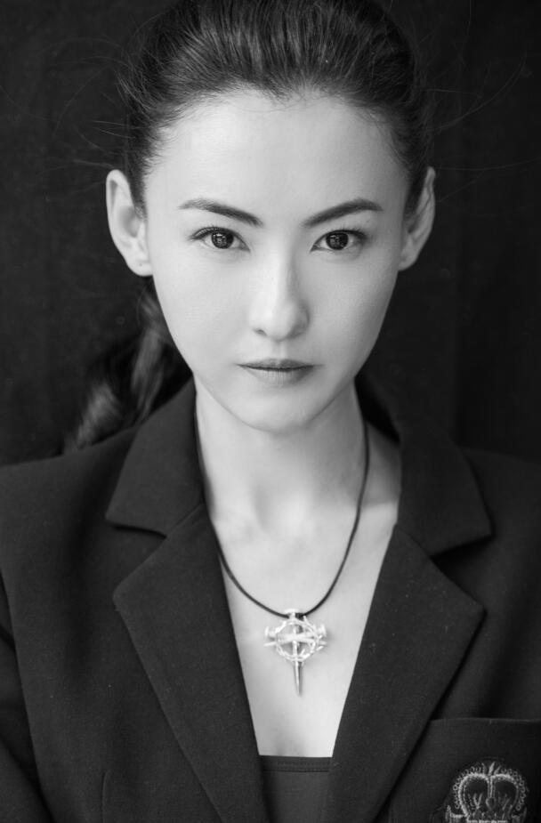 張柏芝淡妝出鏡黑白肖像大片曝光 亦酷亦柔回歸本真自己