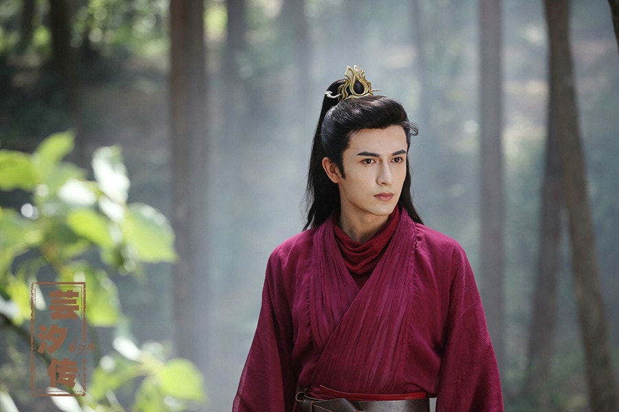 古裝劇《蕓汐傳》開播 米熱飾演藥鬼谷谷主顧七少紅衣劇照曝光