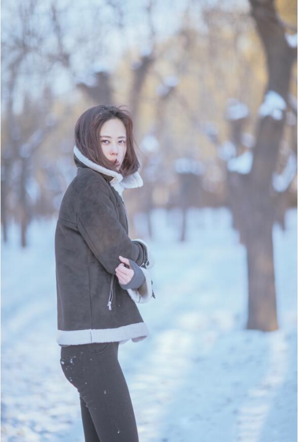 那廣子美照演繹“冬日戀歌”  網(wǎng)友評論：聽見了雪落下的聲音