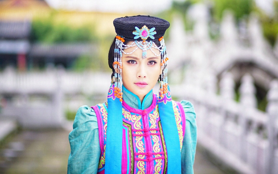 古裝劇《蘇茉兒傳奇》今日開播 “科爾沁第一美女”諾敏身著清裝眼內有戲