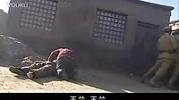 被刺腹的女人和中槍的女孩