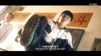《夏洛特?zé)馈分幸粋€鏡頭，放大看才知道王老師真被夏洛打怕了！