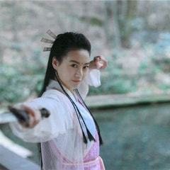 李依然?