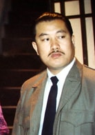 何偉