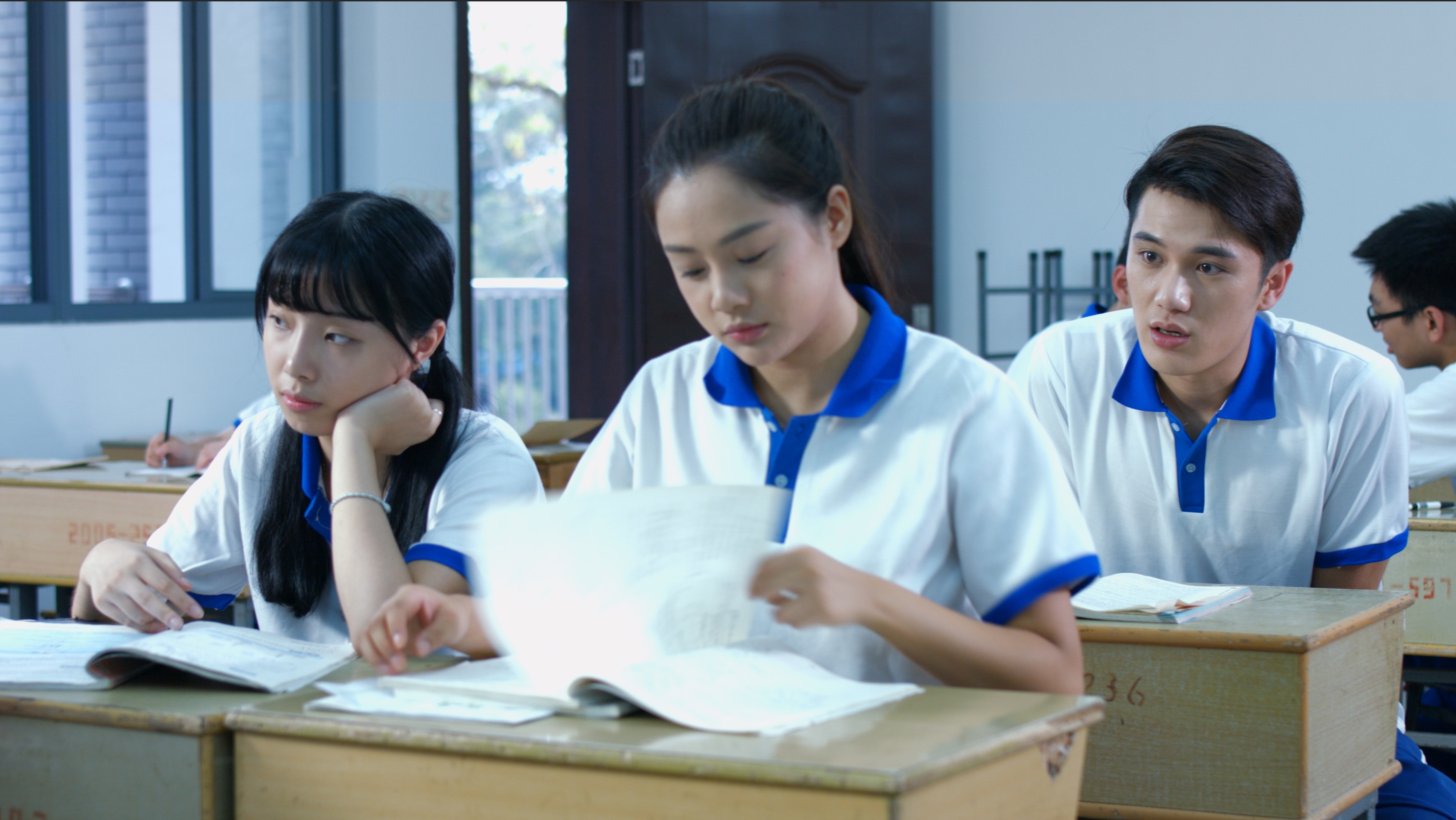 校花來(lái)了之前桌后座
