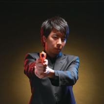 梁赫群?