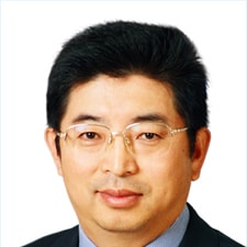 張?jiān)獦s