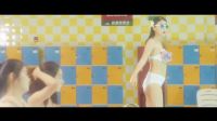 一大波美女下水，群眾驚呆
