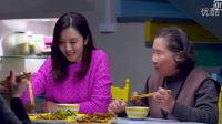 找個保姆照顧家，可倒好跟孩子搶吃的，這是找了個祖宗啊！