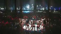 唐尼高空墜落亮相舞臺 《鋼鐵俠2》首片段