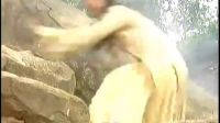 男子只晚回來一會兒，漂亮的妻子就被人糟蹋了