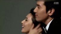 高圓圓黑白配干練帥氣 推行李一路狂奔