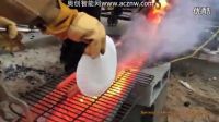 【奧創智能】外國廚師用巖漿烤牛排_標清