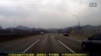 監控實拍：女司機過招 電車男雙飛...