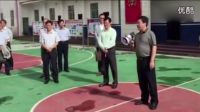 實拍江西一縣委書記怒斥多名局長： 站沒站相坐沒坐相_標清