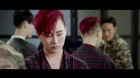 電影《彩虹時代》孔雀哥哥施虐男主角 浮夸演技搶風頭