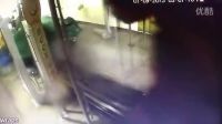 【發現最熱視頻】確定是來洗車嗎！實拍女司機一路狂奔去洗車