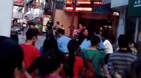 婁底春園步行街一婦女和掃地的婦女打架