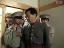 掙扎著爬行
