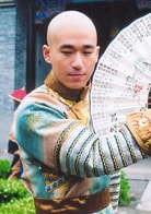 張默
