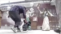 《歡樂元帥》拍攝花絮：小龍女雞毛撣對決