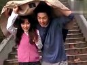 《假如愛有天意》中的那段雨中奔跑，背景音樂《我對(duì)于你 你對(duì)于我》