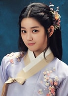李侑菲