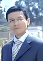 任偉