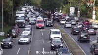 【發現最熱視頻】感動！看國外是如何給救護車讓出一條生命通道的_高清