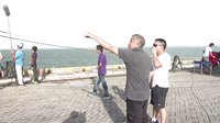 《艦在亞丁灣》海盜占領(lǐng)商船花絮