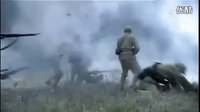 士兵迎著匪兵槍口沖鋒，成片倒下