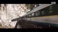 我的天啊。。汽車撞到火車上導致整列火車從上百米高的橋上掉下來。