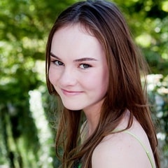 瑪?shù)铝铡た_爾Madeline Carroll