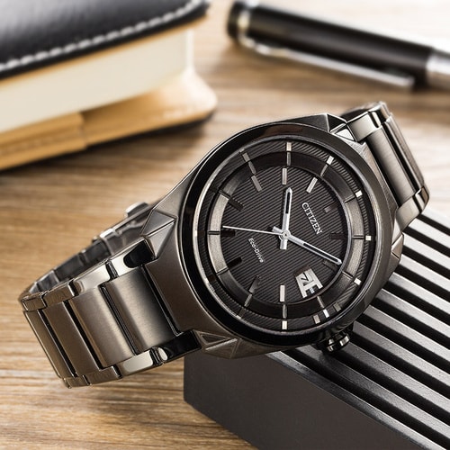 Citizen/西鐵城光動(dòng)能表圈吸光男表“黑眼睛”AW1015-53E